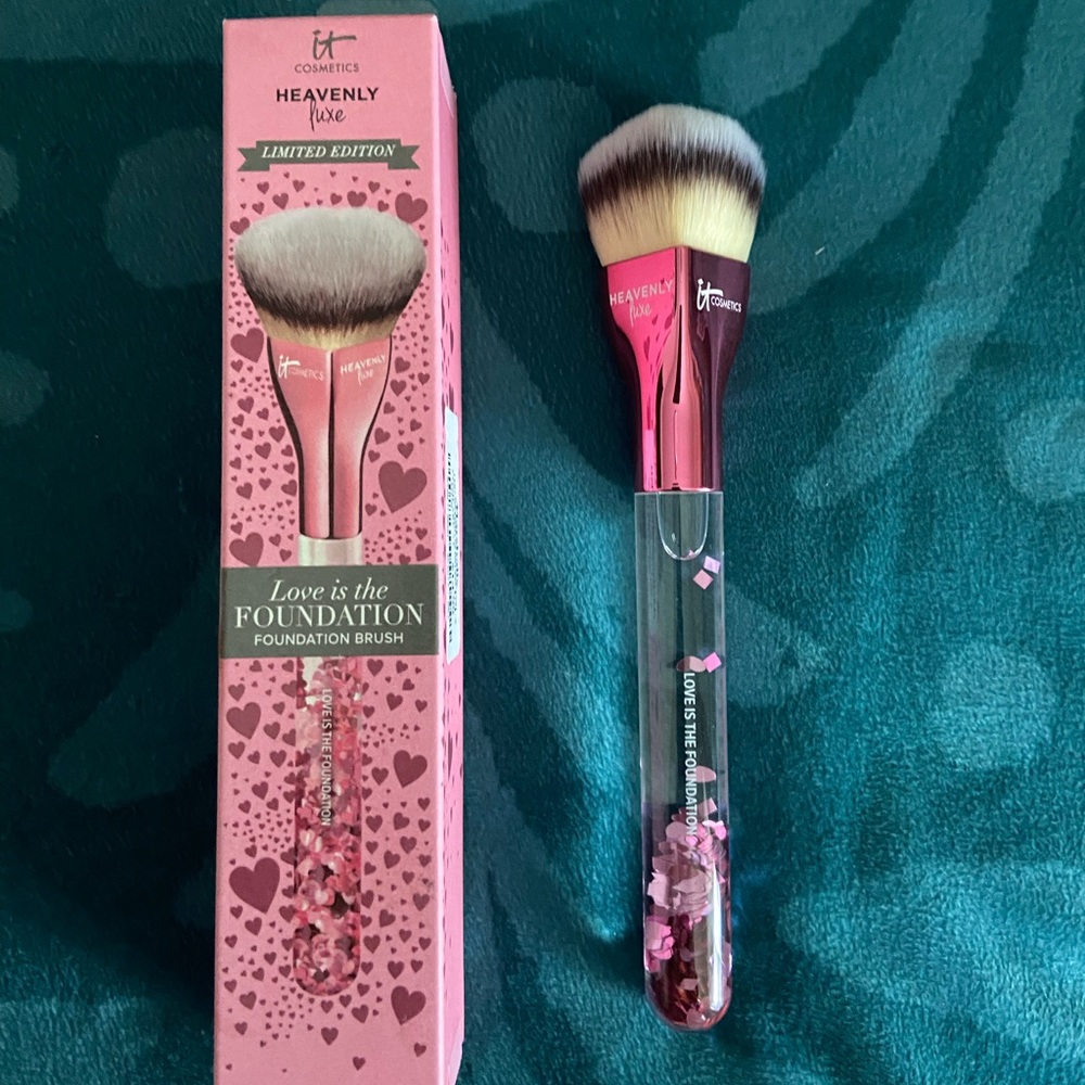 ITCosmetics Foundation Brush Limited Edition